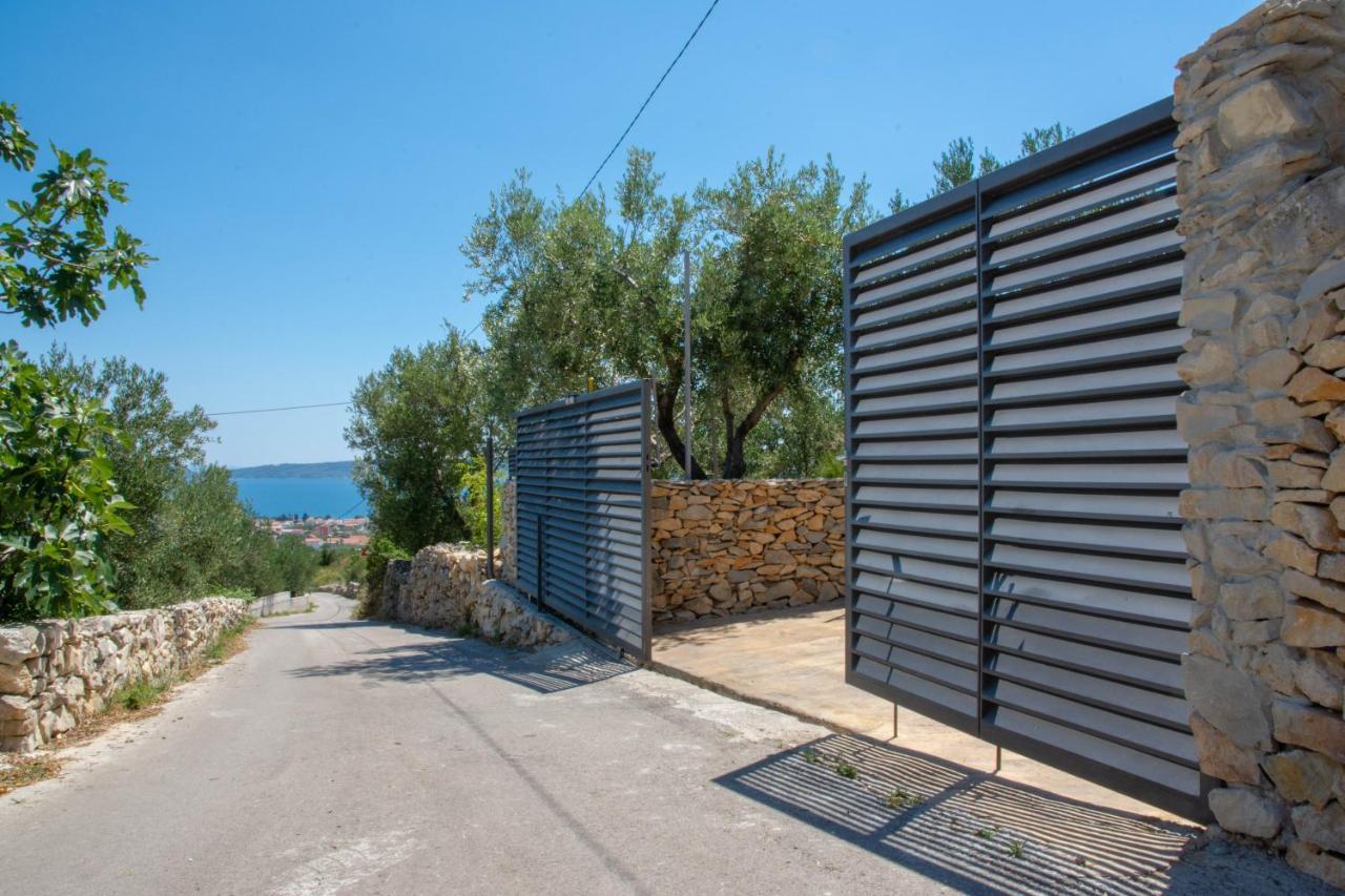 Plum Holiday Home Kastel Stari Exterior photo