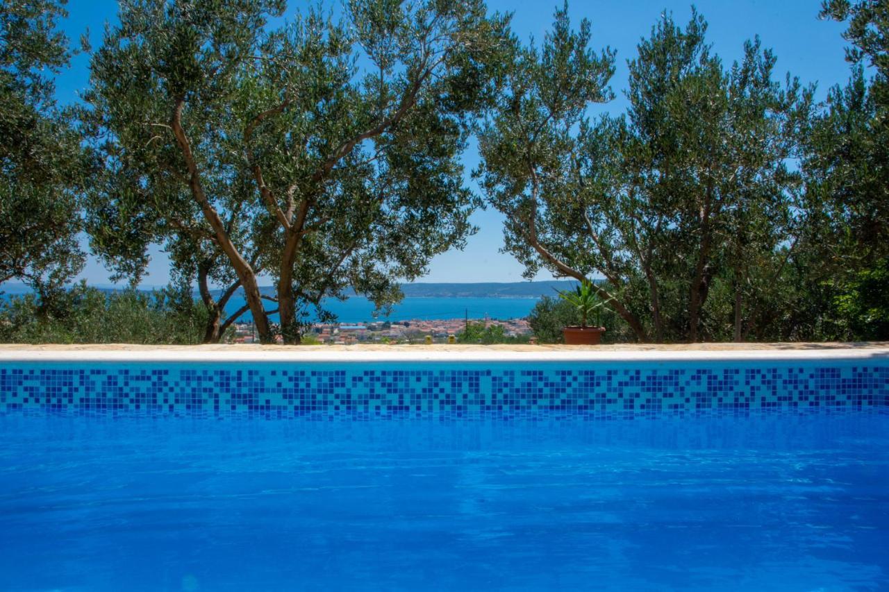 Plum Holiday Home Kastel Stari Exterior photo